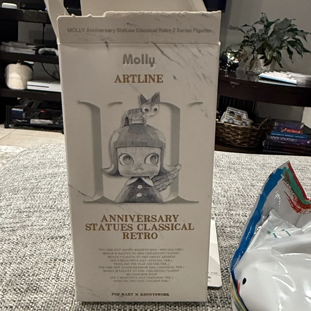 POPMART x Molly Artline Classical Retro Confirmed "You are not alone" - Picture 4 of 5